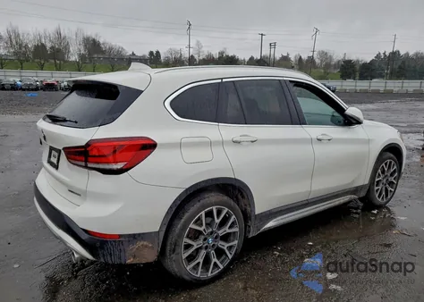 2021 BMW X1 xDrive28I z USA, uszkodzony, nr VIN WBXJG9C04M5U30562